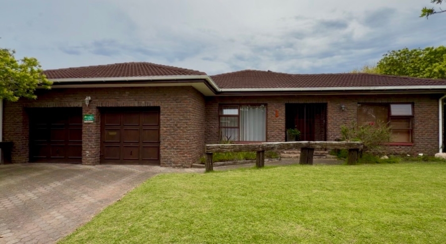 4 Bedroom Property for Sale in Loerie Park Western Cape